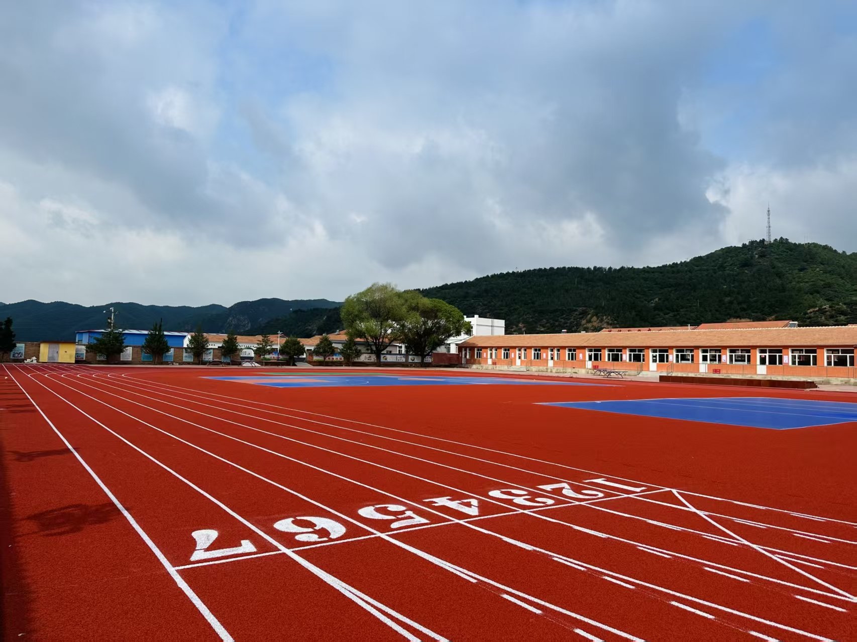 宜昌市自结纹塑胶跑道透气型塑胶跑道 - 厂家